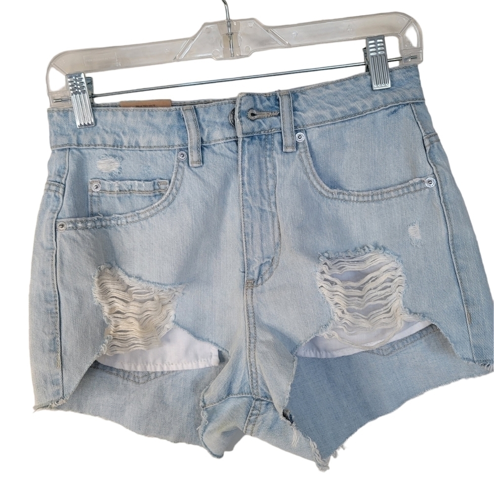 𝅺NWT Garage Women Distressed Blue Jean shorts size 03